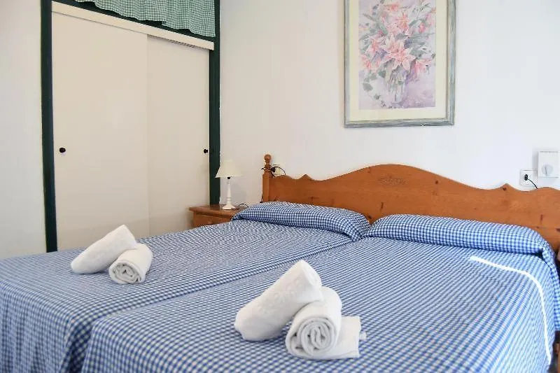 Apartamentos Las Brisas I&II Cala'N Bosch  Cala'N Bosch (Menorca)